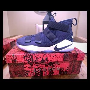 Lebron/Nike men’s basketball shoe